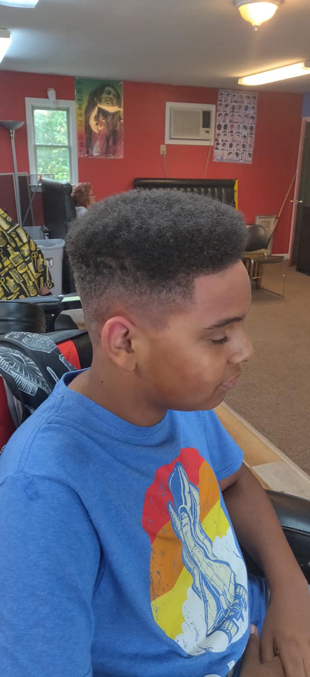 Men haircut at hair extreme barbershop