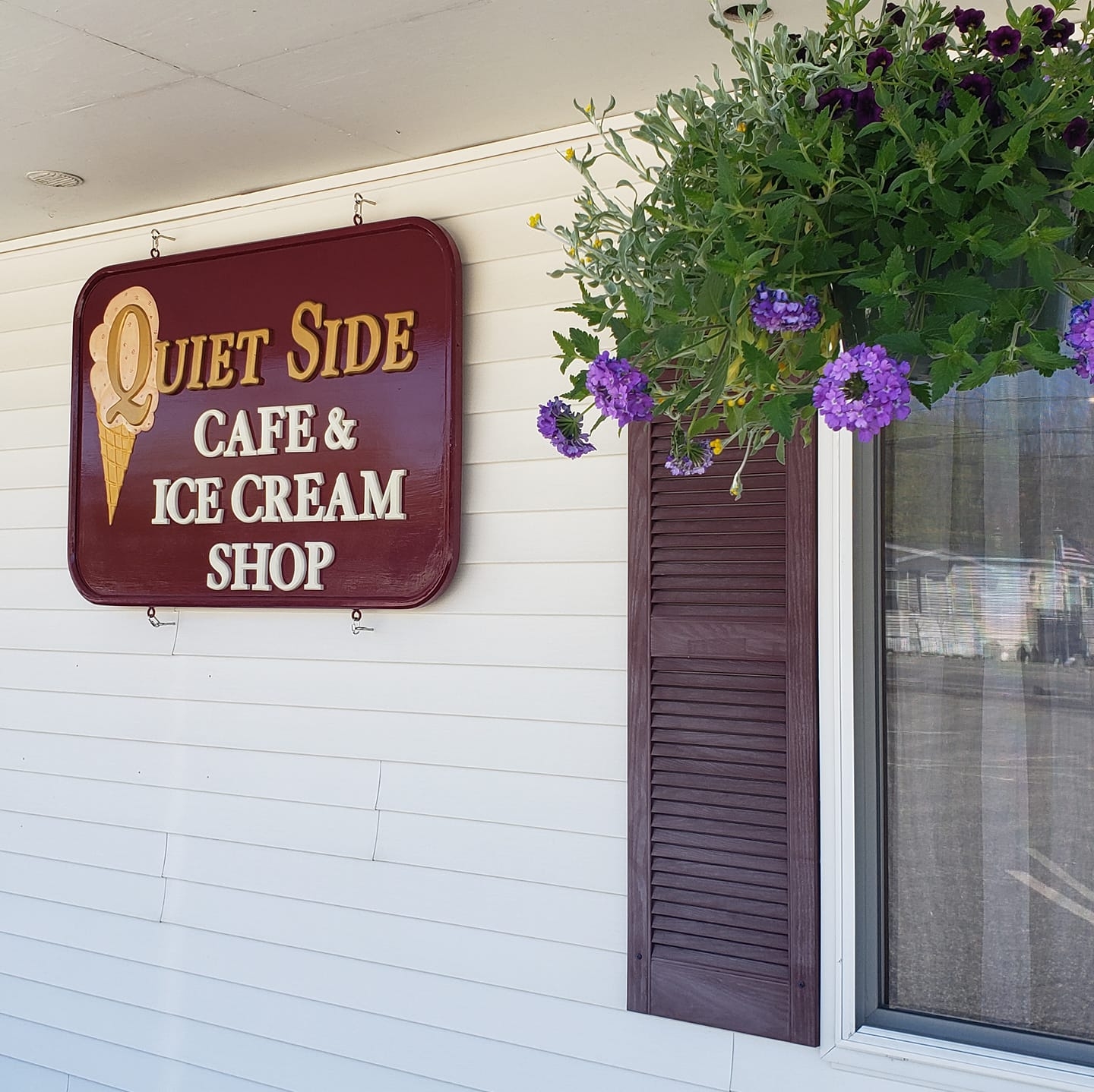 Quiet Side Cafe and Ice Cream Shop store front at Main Street in Southwest Harbor